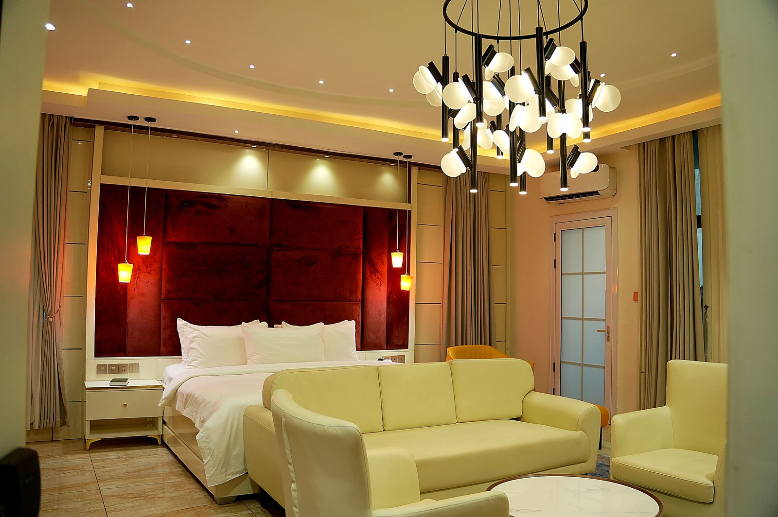 KINGS ROOM