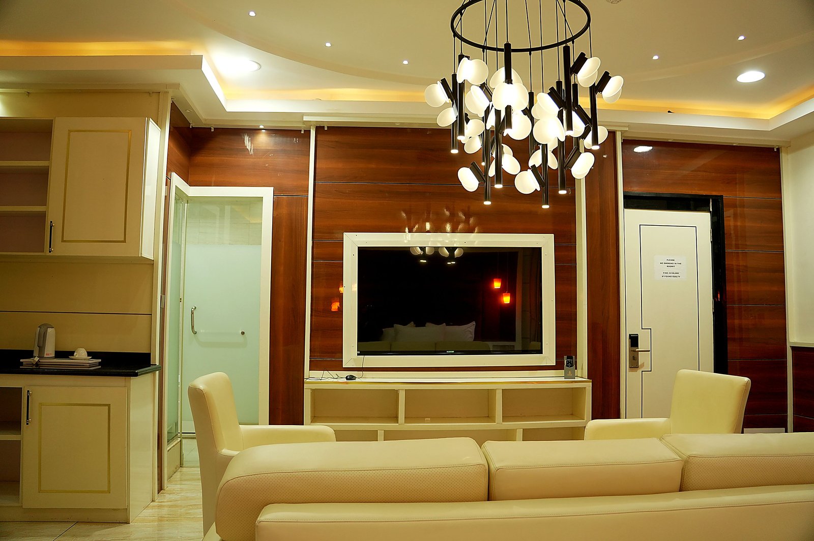 KINGS ROOM, photograph 4