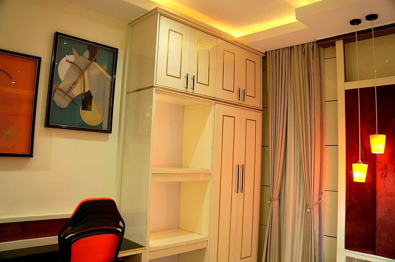 KINGS ROOM, photograph 7