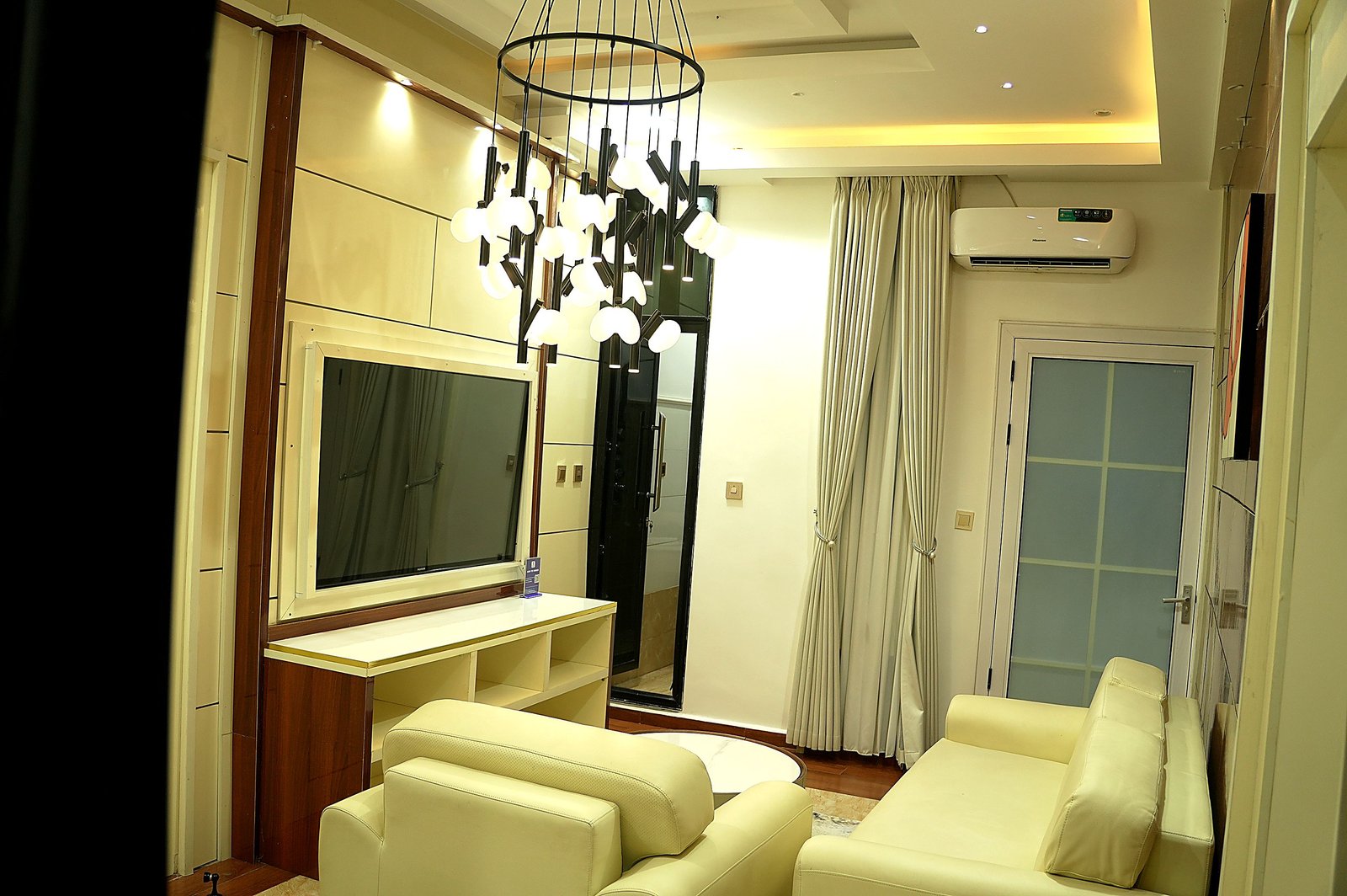 EXECUTIVE SUITE, photograph 2