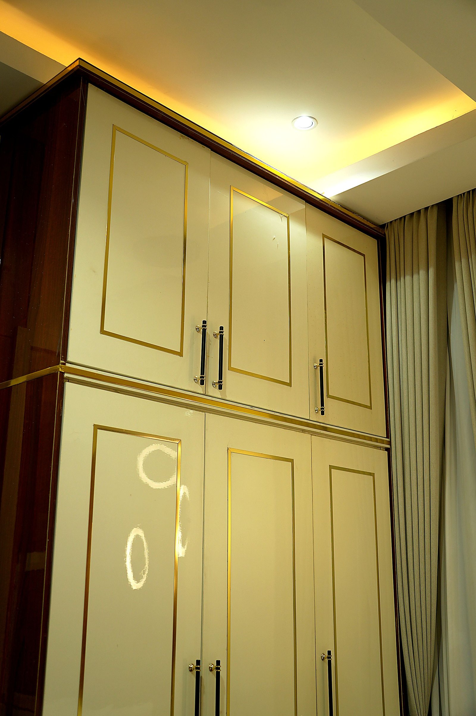 EXECUTIVE SUITE, photograph 5
