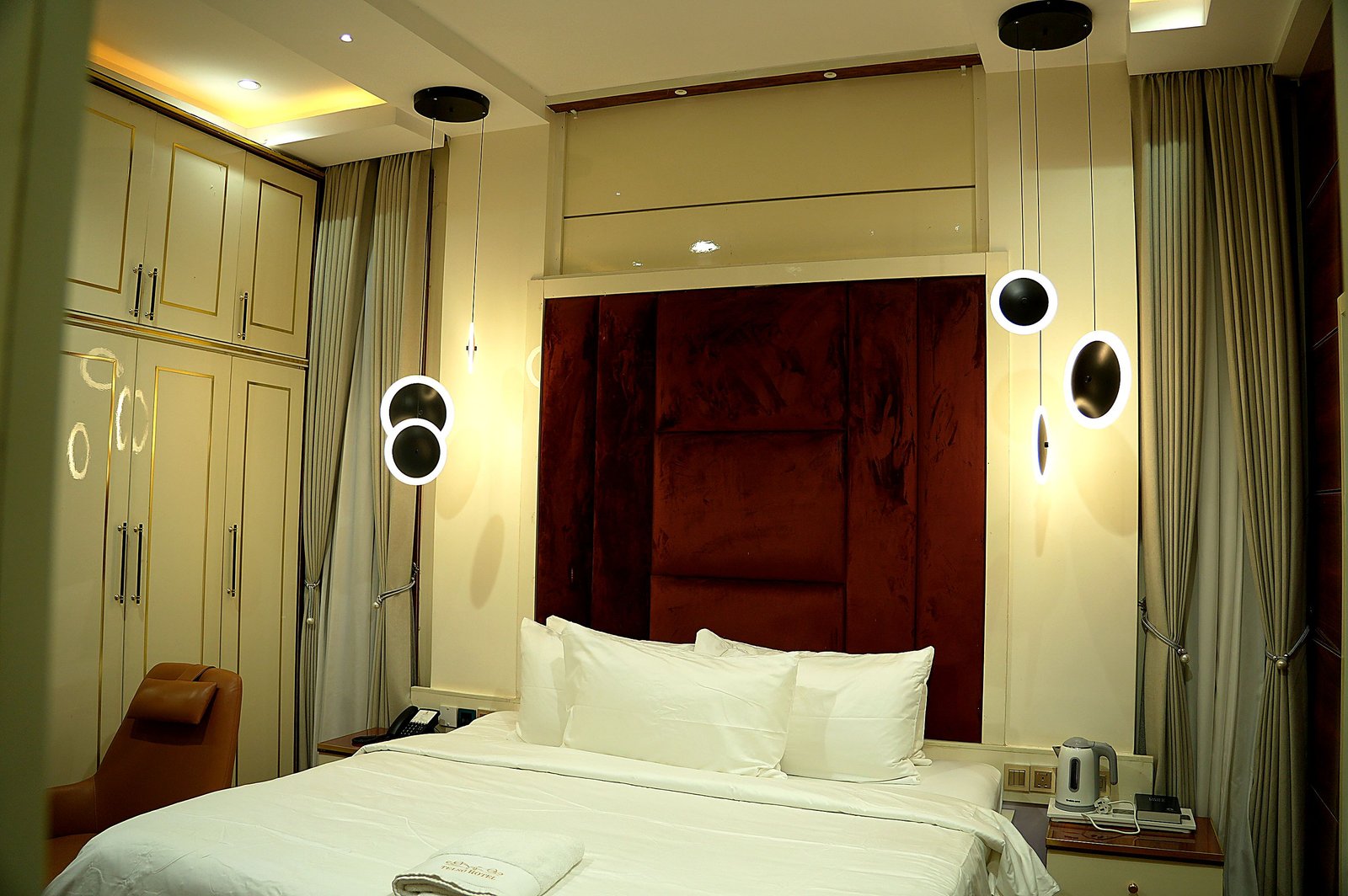 EXECUTIVE SUITE