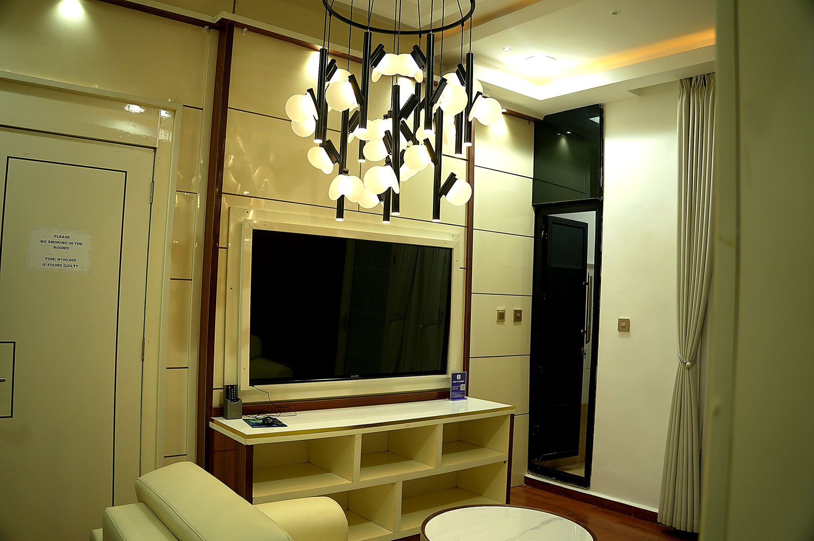 EXECUTIVE SUITE, photograph 8