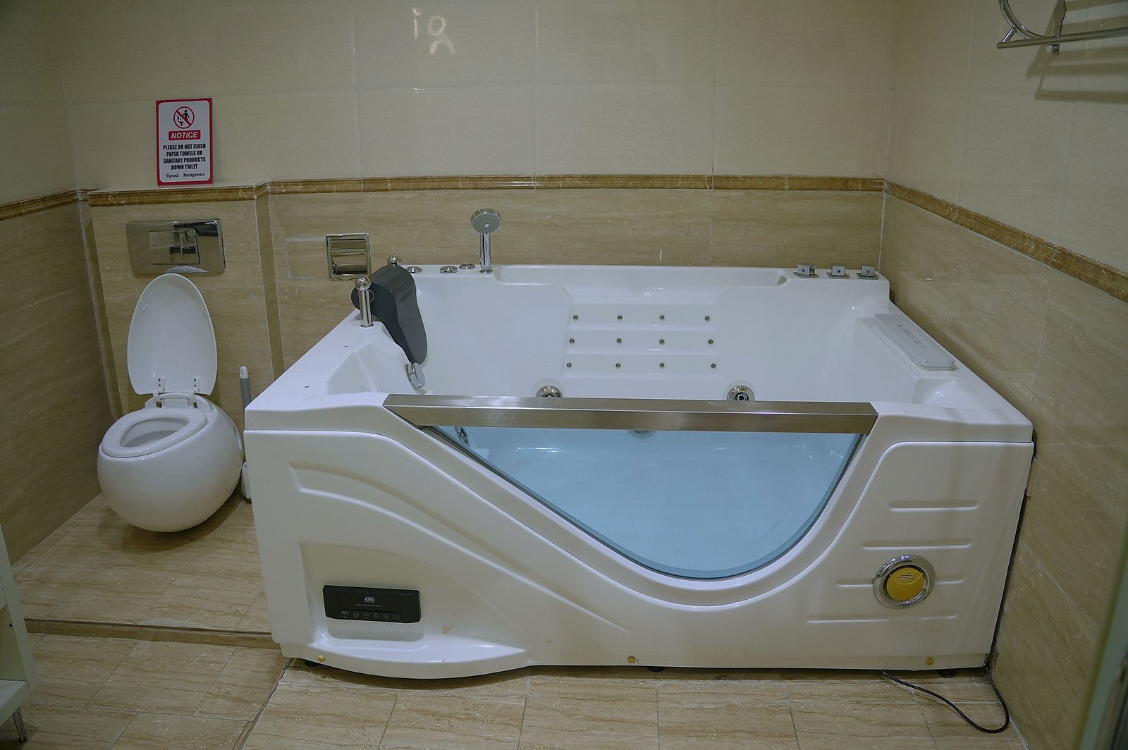 EXECUTIVE SUITE, photograph 10