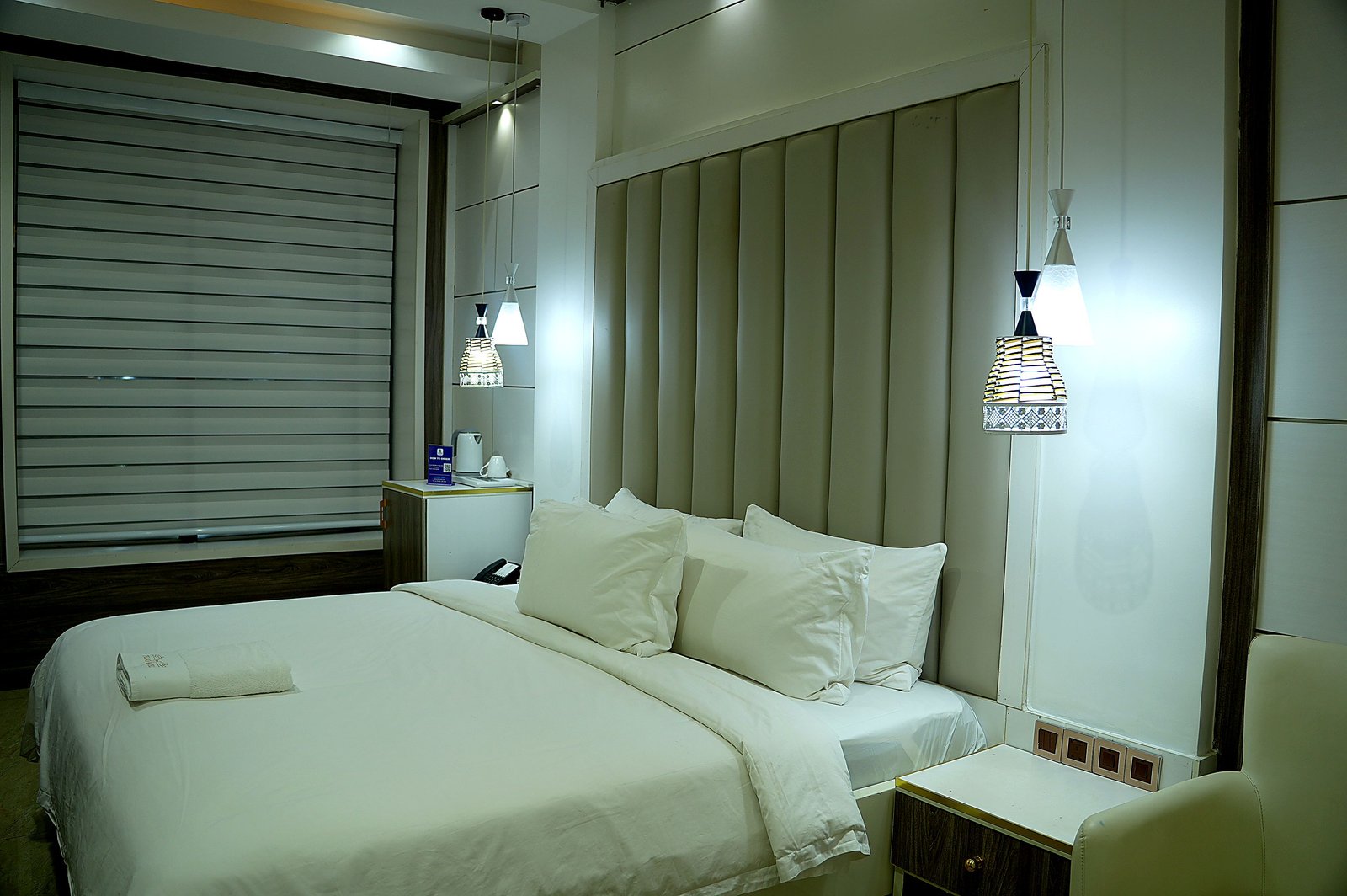PREMIUM ROOM, photograph 2