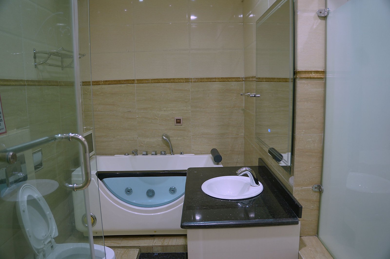 PREMIUM ROOM, photograph 8