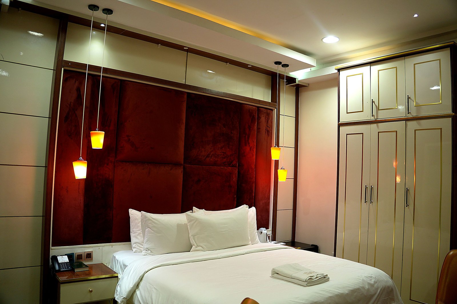 SUPER EXCUTIVE ROOM2
