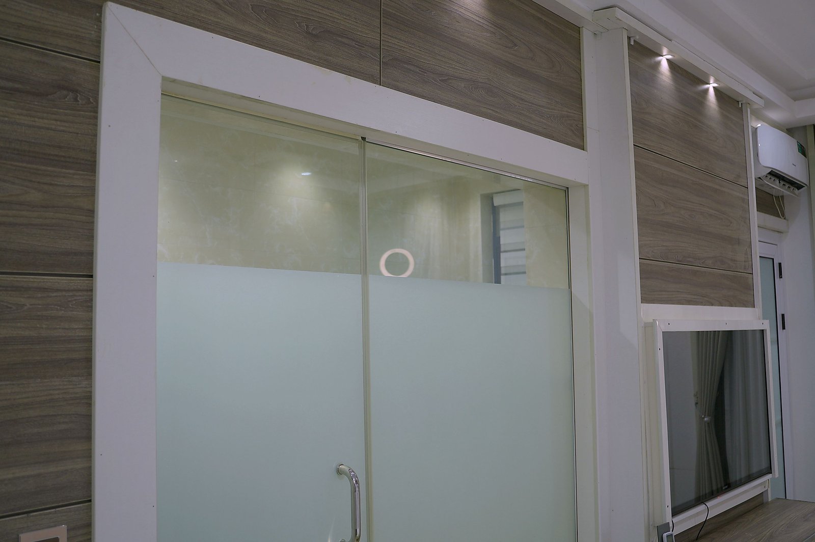 SUPER EXECUTIVE ROOM, photograph 5