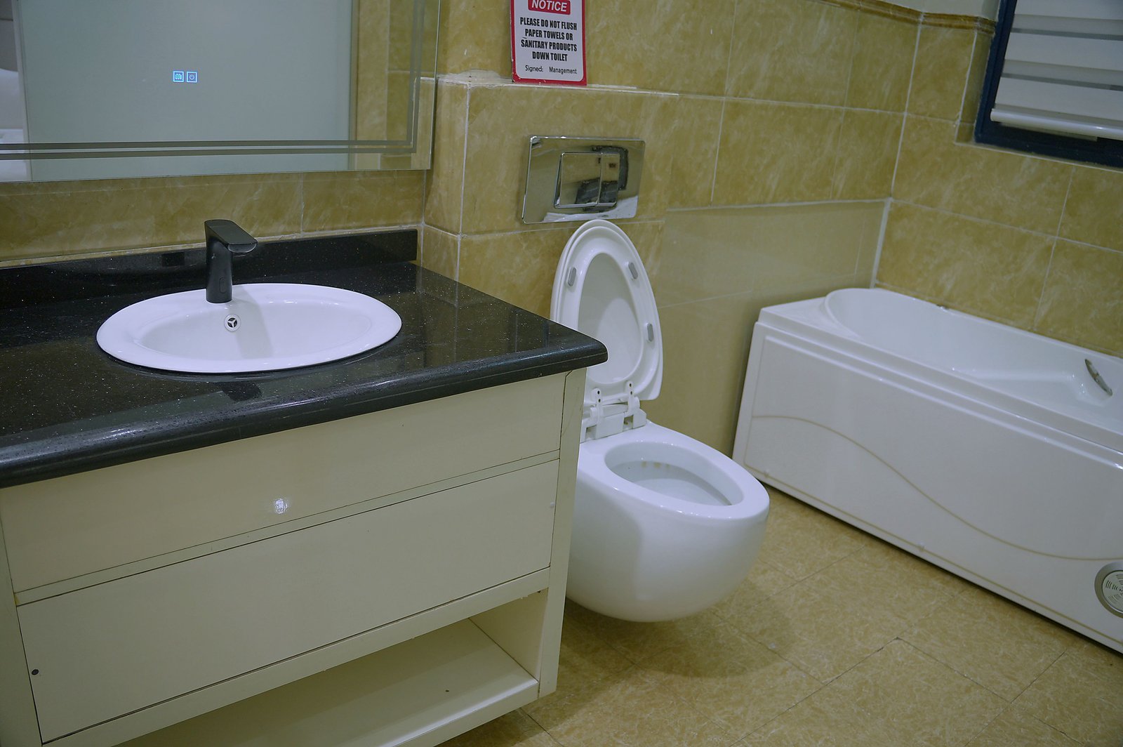 SUPER EXECUTIVE ROOM, photograph 7