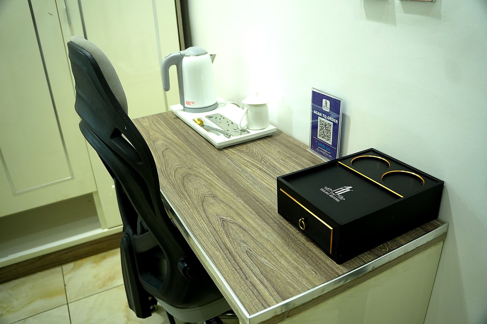 SUPER EXECUTIVE ROOM, photograph 6