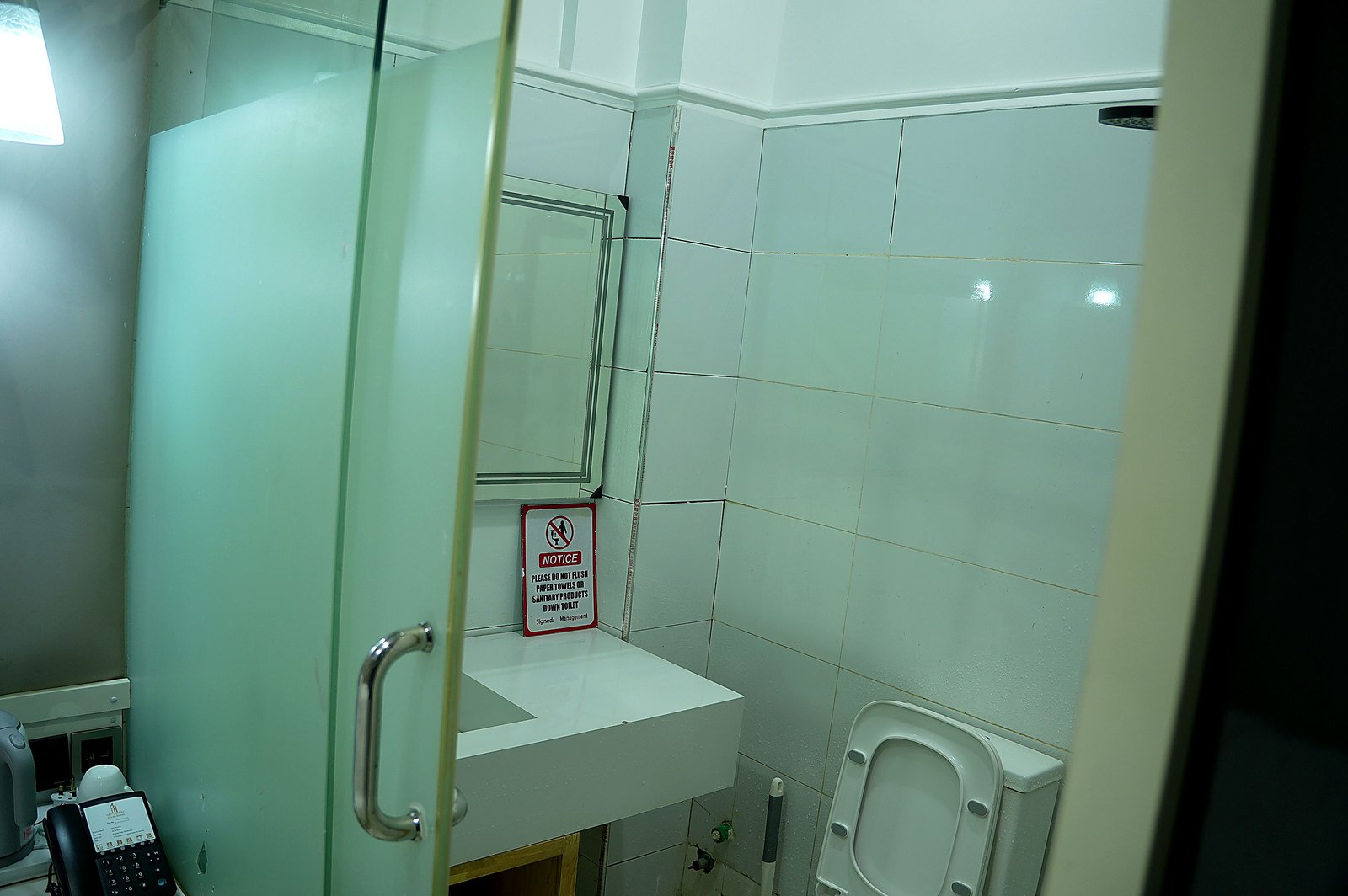 EXECUTIVE ROOM, photograph 13