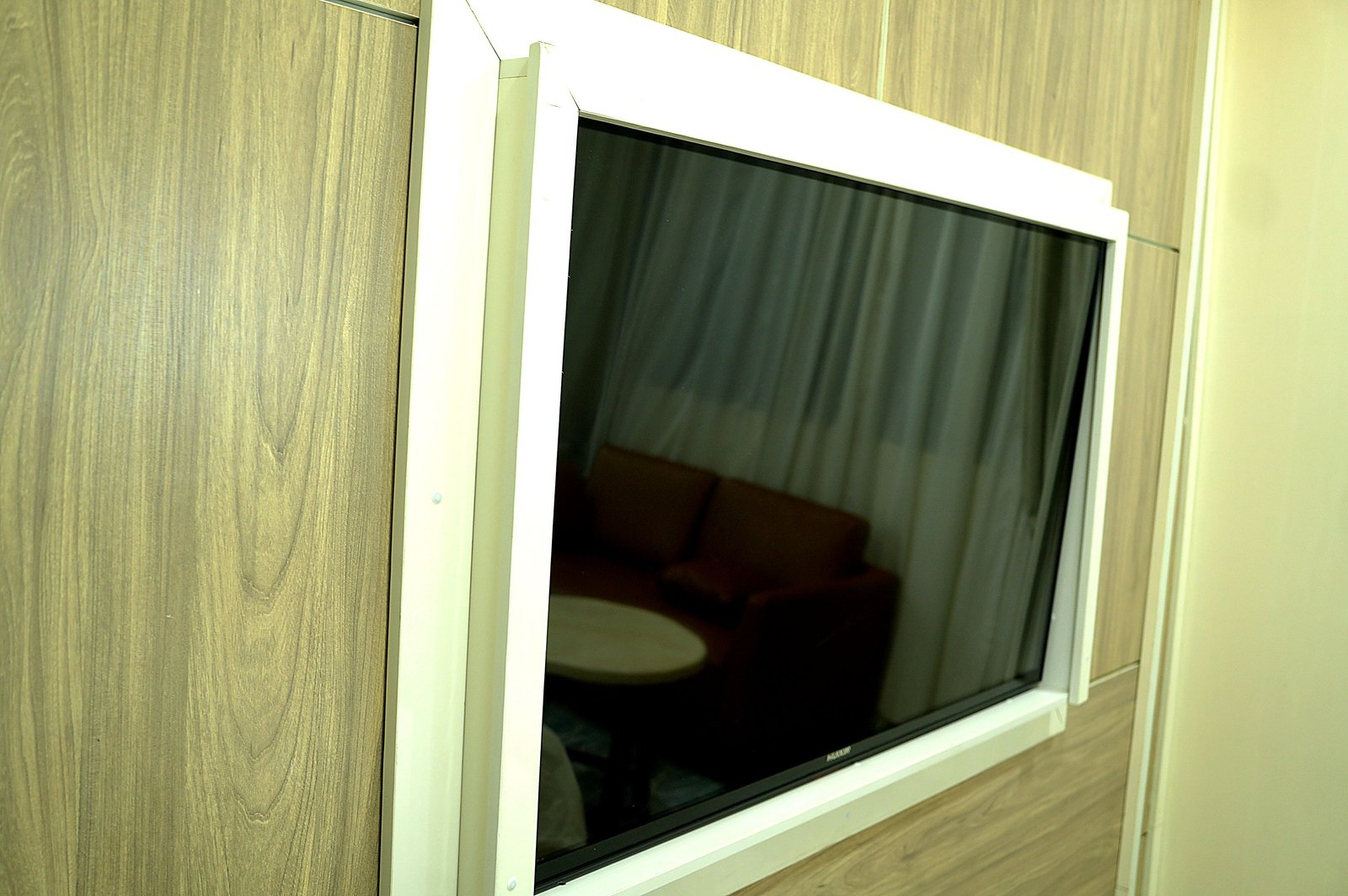 EXECUTIVE ROOM, photograph 10